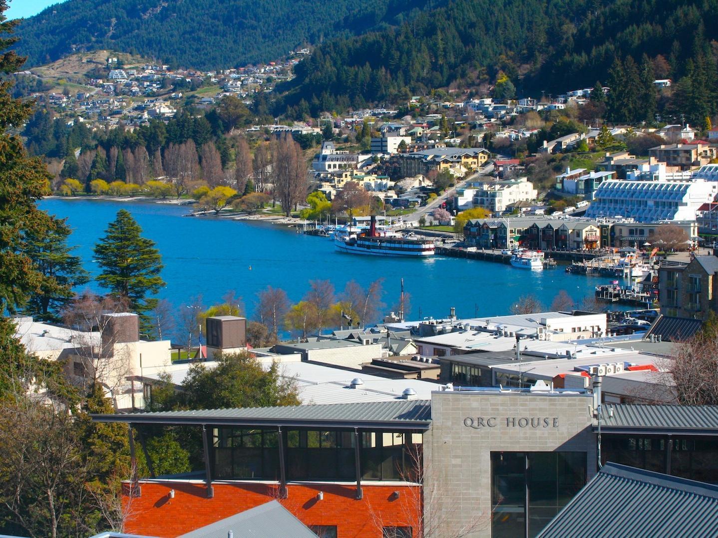 Caples Court Motel & Apartments Queenstown Exterior photo