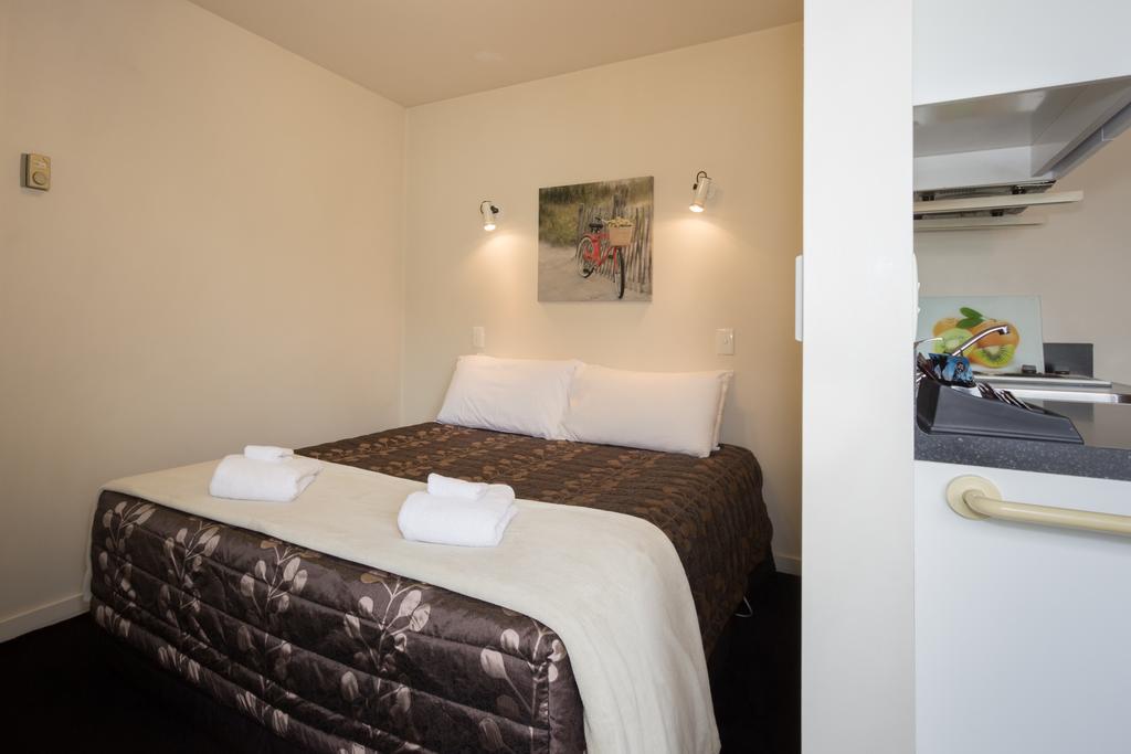 Caples Court Motel & Apartments Queenstown Exterior photo