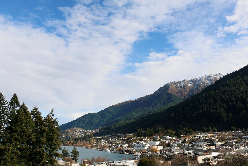 Caples Court Motel & Apartments Queenstown Exterior photo