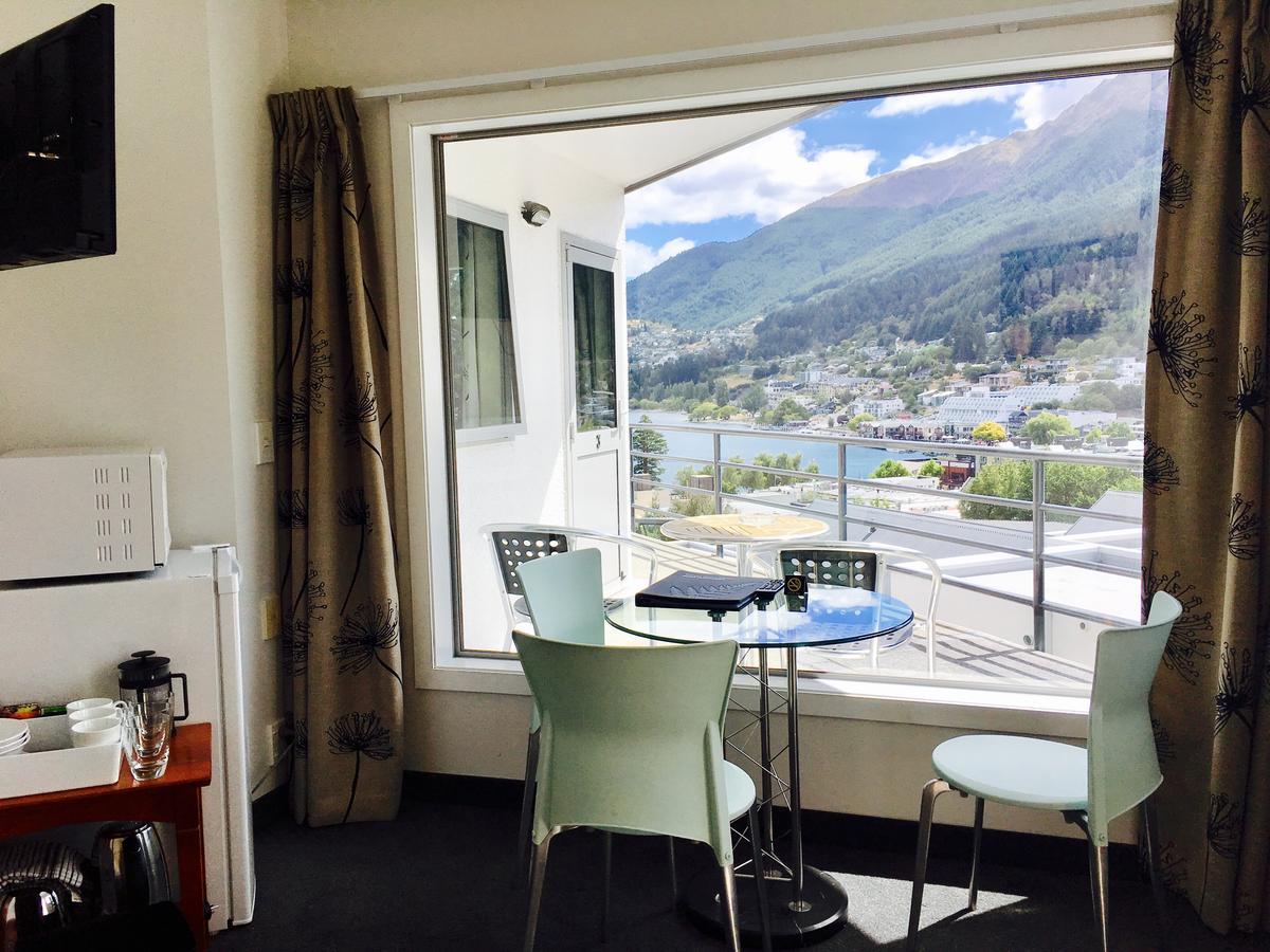 Caples Court Motel & Apartments Queenstown Exterior photo
