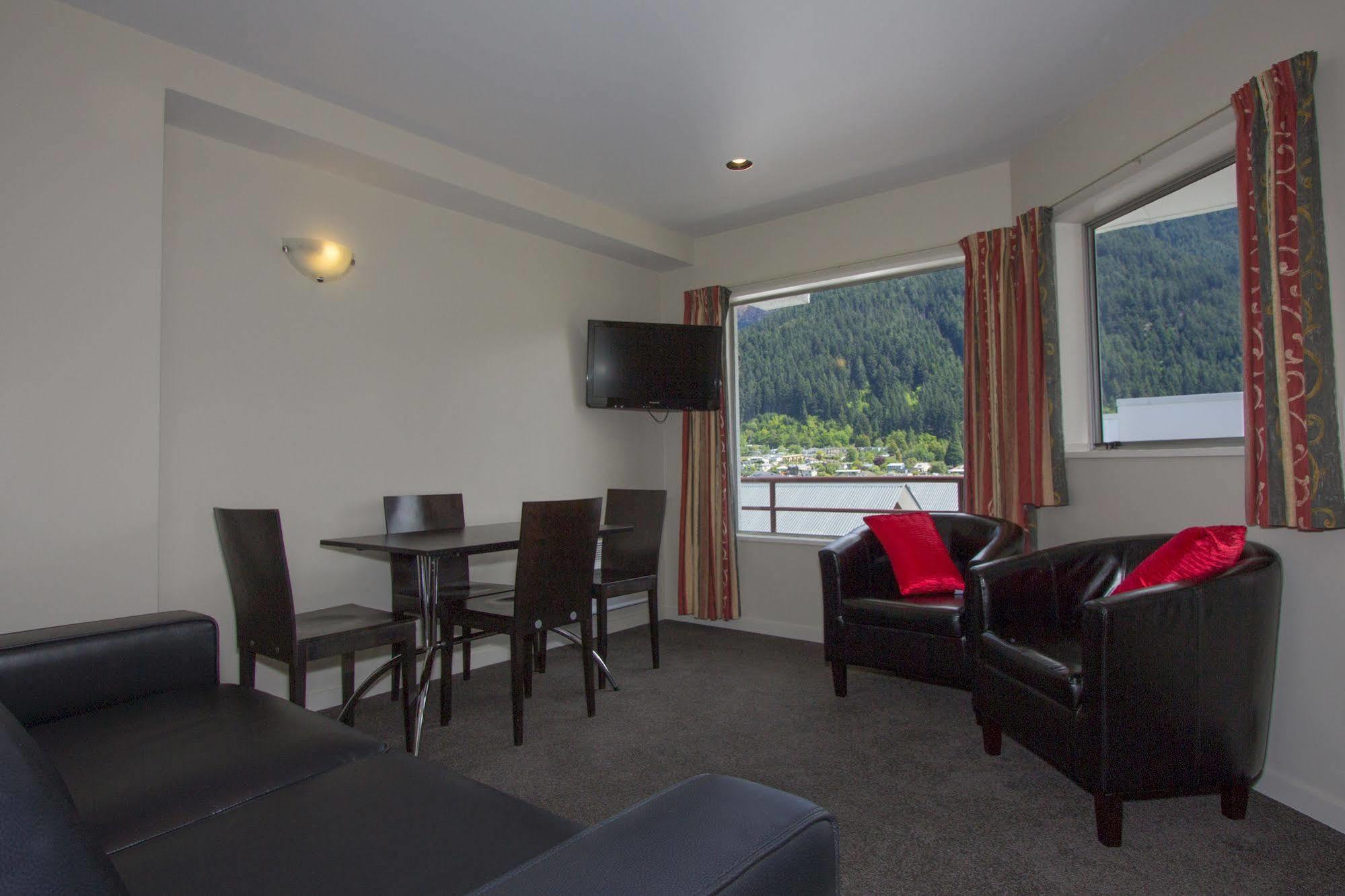 Caples Court Motel & Apartments Queenstown Exterior photo
