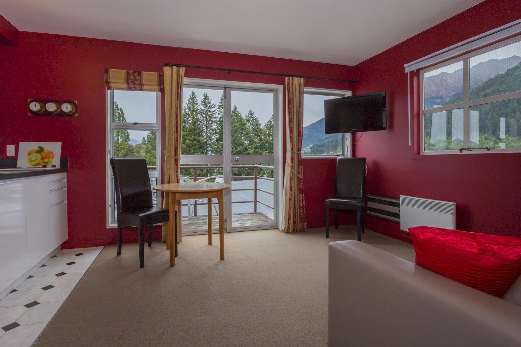 Caples Court Motel & Apartments Queenstown Exterior photo