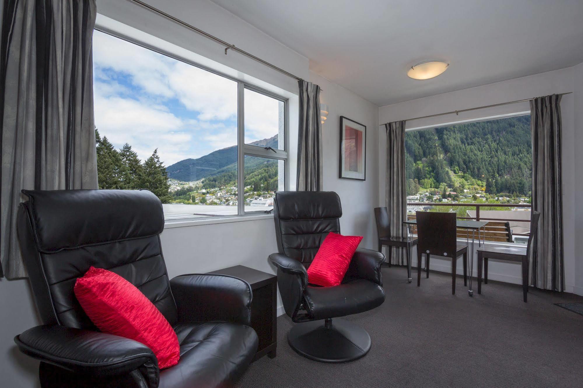 Caples Court Motel & Apartments Queenstown Exterior photo