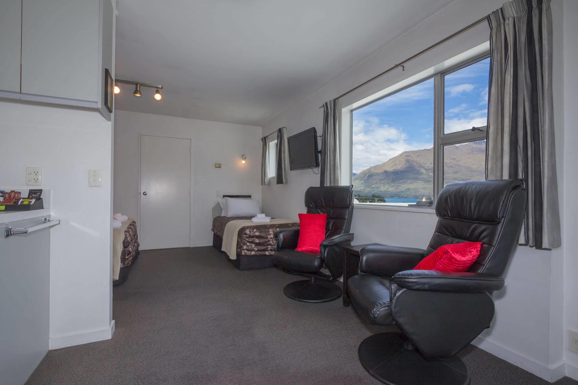 Caples Court Motel & Apartments Queenstown Exterior photo