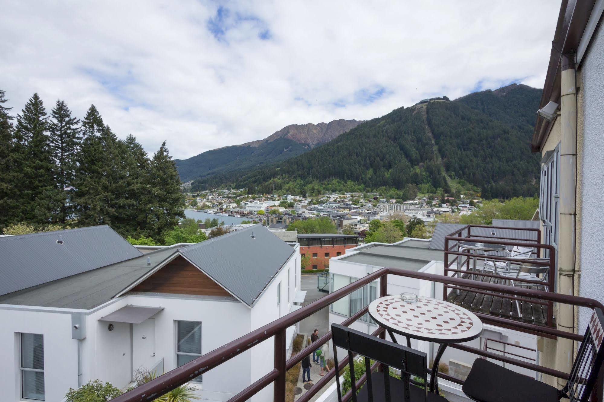 Caples Court Motel & Apartments Queenstown Exterior photo
