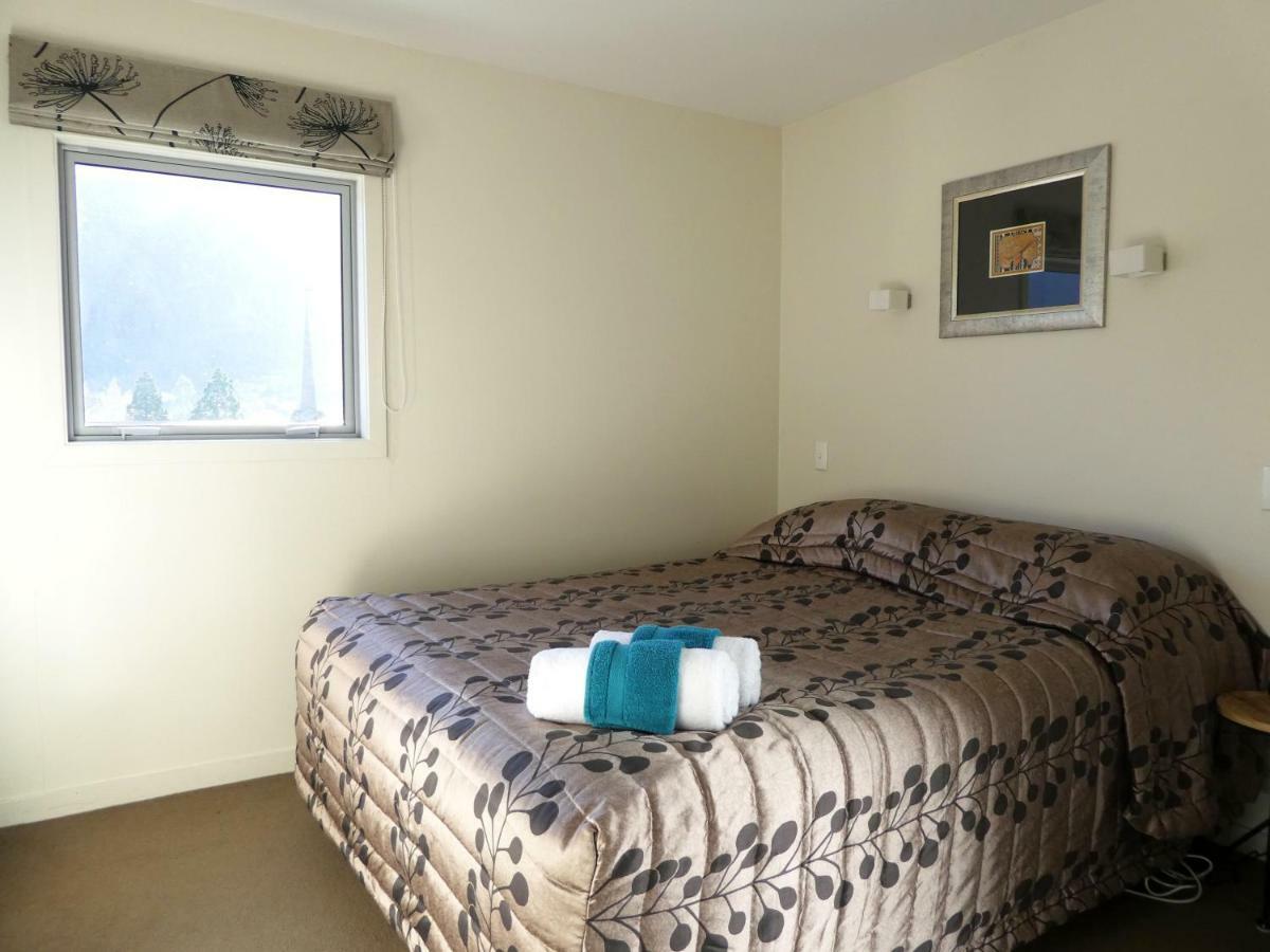 Caples Court Motel & Apartments Queenstown Exterior photo