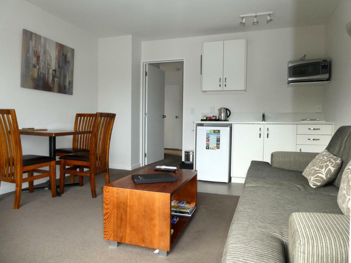 Caples Court Motel & Apartments Queenstown Exterior photo