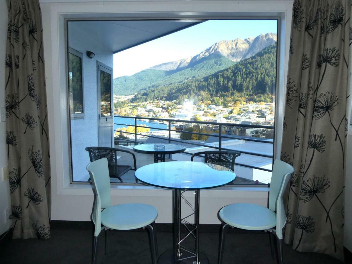 Caples Court Motel & Apartments Queenstown Exterior photo