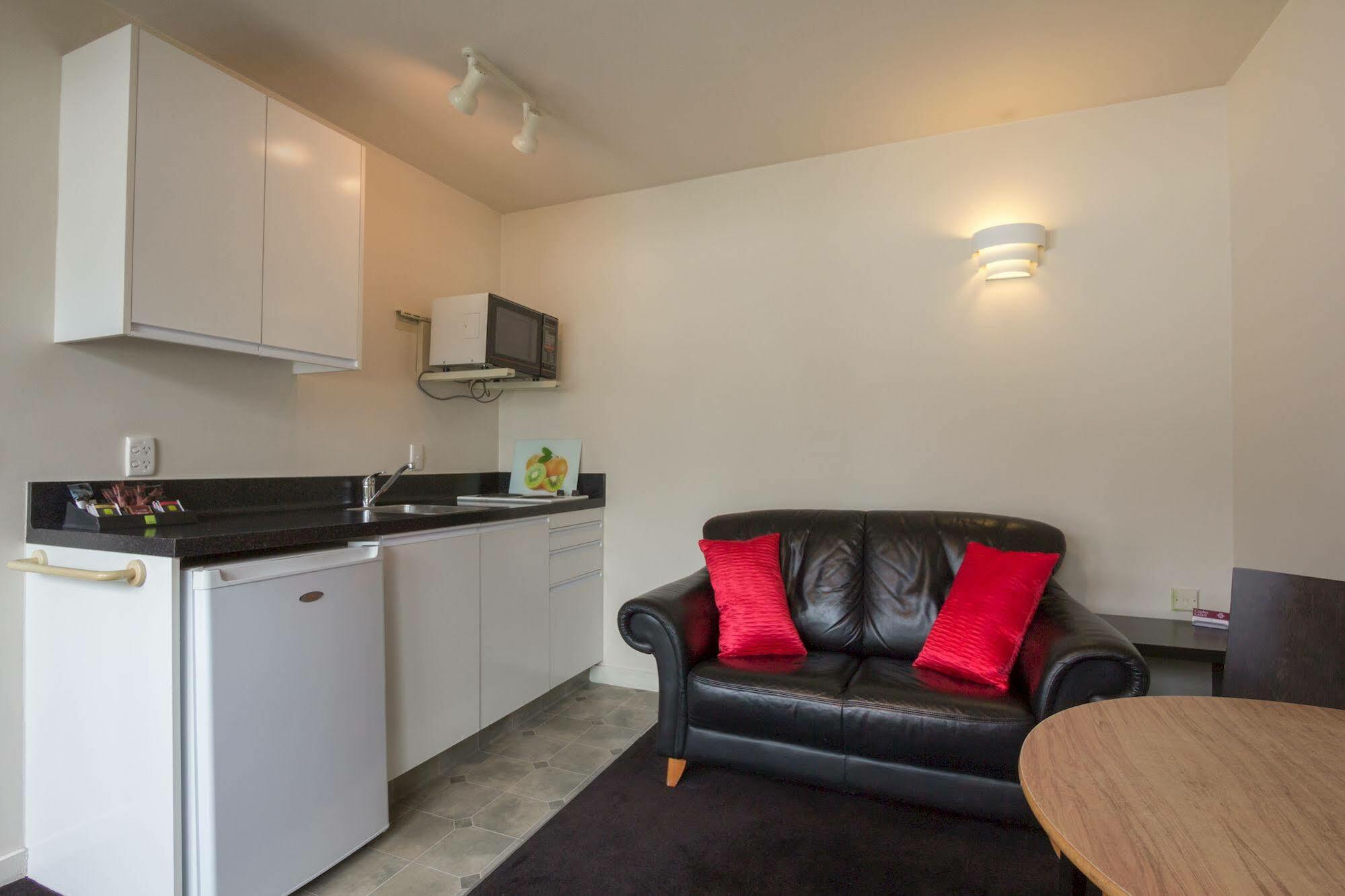 Caples Court Motel & Apartments Queenstown Exterior photo